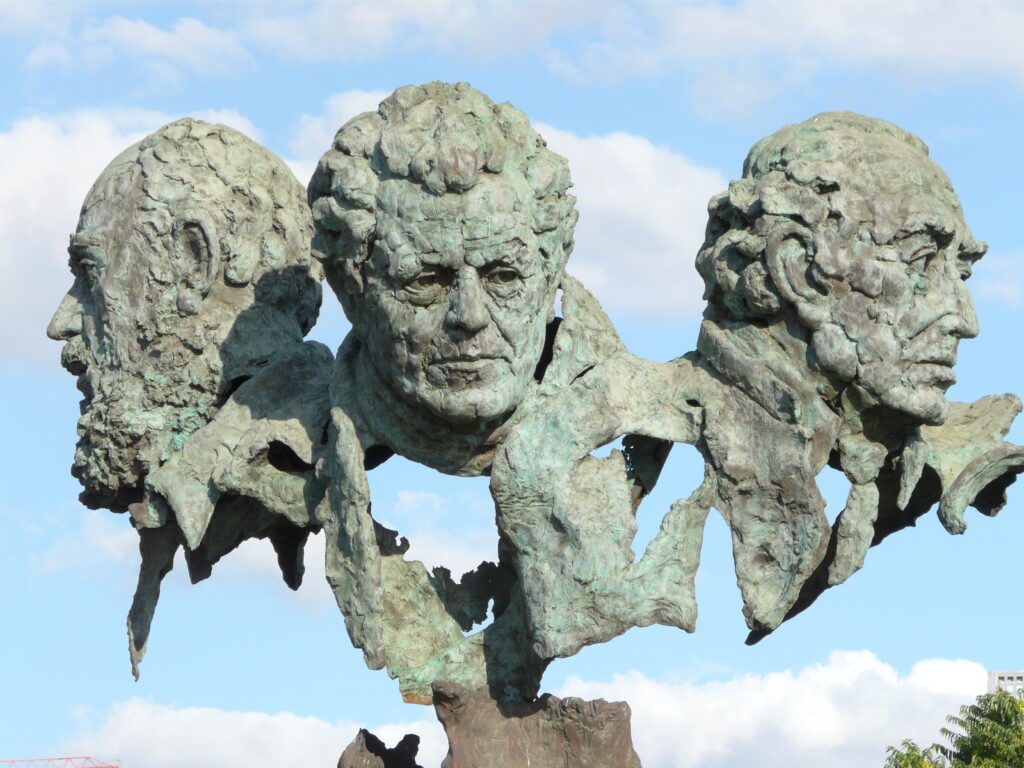 Algarbe. Monumento a los escritores Bajadoz