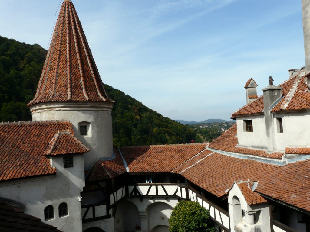 Rumania. B. Castillo Bran de cuento de hada El viejecito y Cuentos inmorales